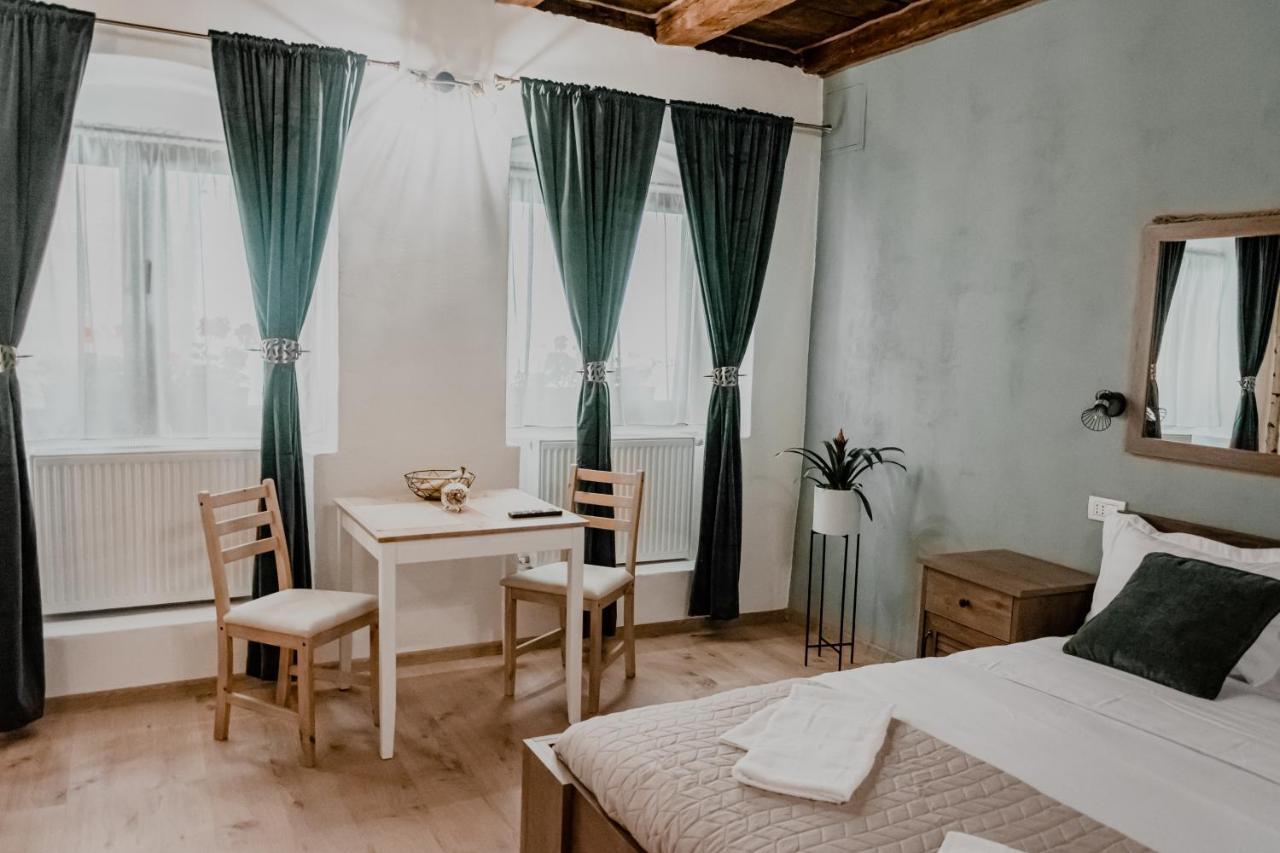 Central Garden Apartments Μπρασόβ Εξωτερικό φωτογραφία